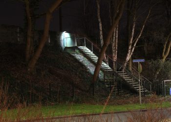 Weer een vrachtwagen tegen spoorbrug politie 