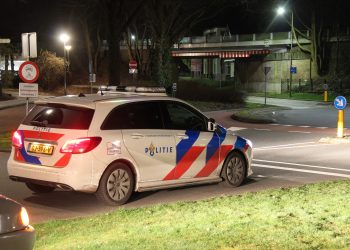 Weer een vrachtwagen tegen spoorbrug politie 