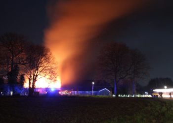 Uitslaande brand in schuur Dijkerhoekseweg brandweer 