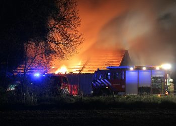 Uitslaande brand in schuur Dijkerhoekseweg brandweer 