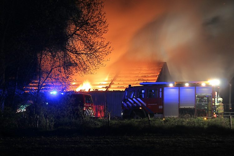 Uitslaande brand in schuur Dijkerhoekseweg brandweer 