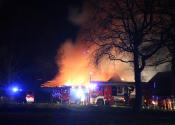 Uitslaande brand in schuur Dijkerhoekseweg brandweer 