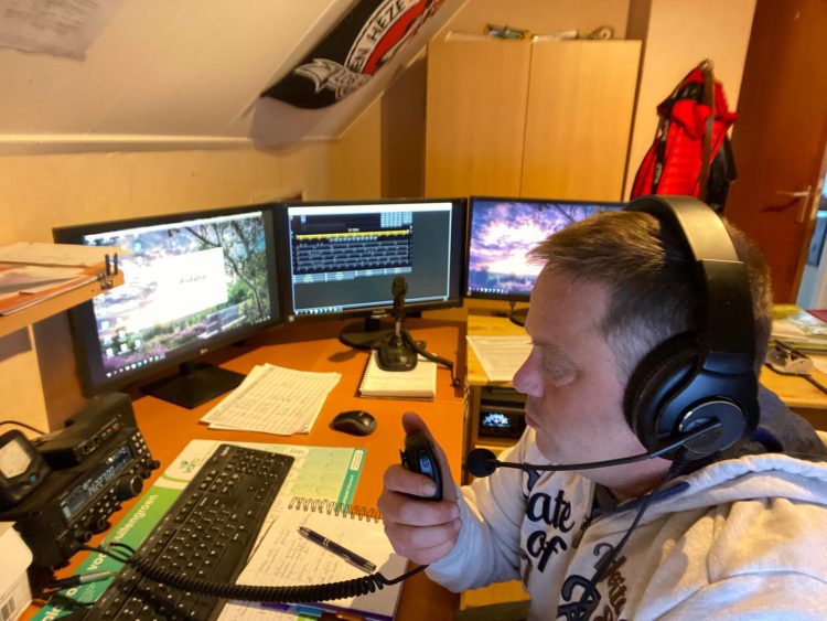 Speciale activiteiten door radiozendamateur uit Holten tijdens bevrijdingsperiode van Holten corona 