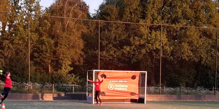 Handbalvereniging Holten hervat training op het hockeyveld! hv holten 