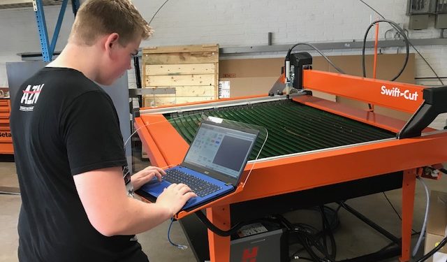 HoltensNieuws.nl Scholengemeenschap de Waerdenborch in Holten investeert in nieuwe snijtafel Scholengemeenschap de Waerdenborch in Holten investeert in nieuwe snijtafel waerdenborch