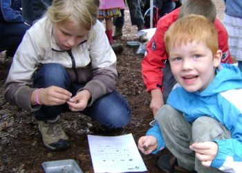 Grote uitslaande brand in schuur aan Oude Stationsweg brandweer 