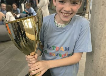 Grote uitslaande brand in schuur aan Oude Stationsweg brandweer 