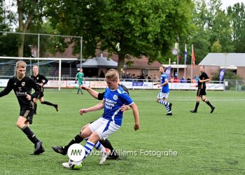 Blauw Wit '66 - FC Winterswijk (1-0) voetbal blauwwit 