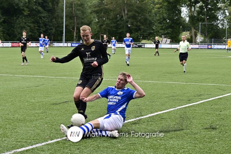 Blauw Wit '66 - FC Winterswijk (1-0) voetbal blauwwit 