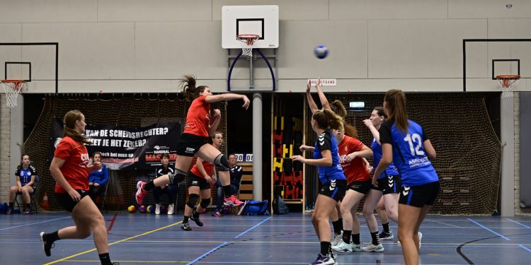 Handbaldames starten met overwinning hv holten 