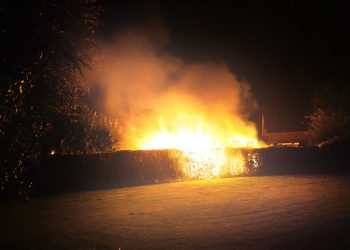 Tuinhuisje volledig uitgebrand aan de Tuinstraat brandweer 