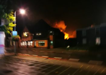 Tuinhuisje volledig uitgebrand aan de Tuinstraat brandweer 