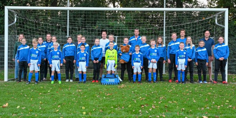 DGS sponsor van Blauw Wit JO9-1 én MO13. corona blauwwit 