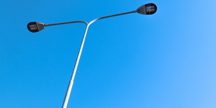 Provincie haalt lichtmasten weg in Rijssen-Holten gemeente 