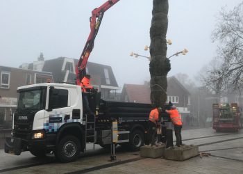 Kerstboom geplaatst op Smidsbelt smidsbelt gemeente corona 