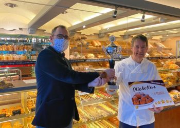 Oliebollen Nijkamp weer op 1 nijkamp 