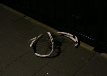 Treinverkeer bij Holten stilgelegd na sabotage door vandalen: fiets op spoor gegooid nieuws holten extra aanrijding 