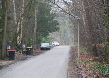 Politie zoekt ongeveer 35 jarige man op sokken politie 