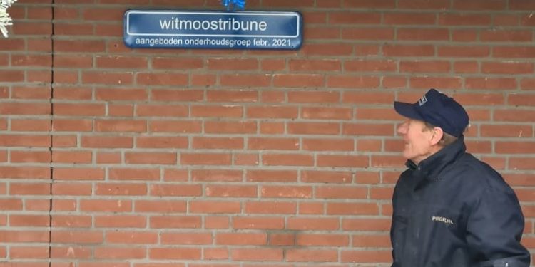 Opening "Witmoostribune" blauwwit 