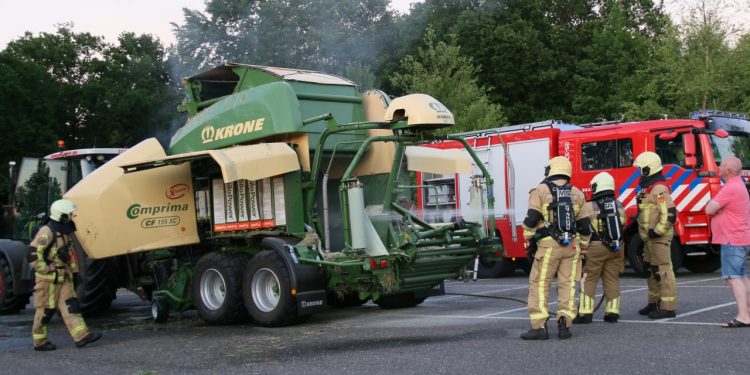 Holten- Balenpers in brand op de Aaltinksweg brandweer 