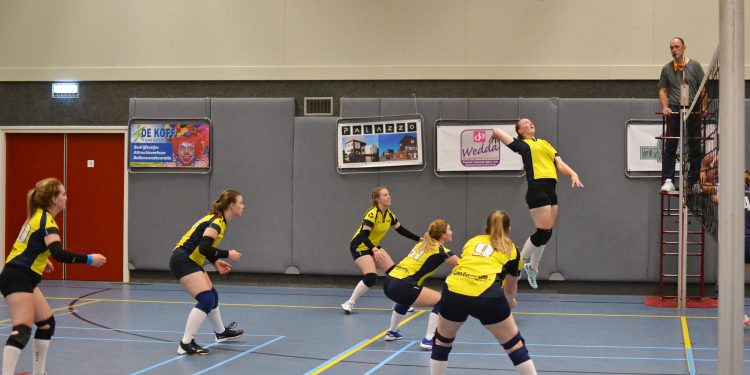 Volleybalhriller in sporthal ‘t Mossink mintonette 