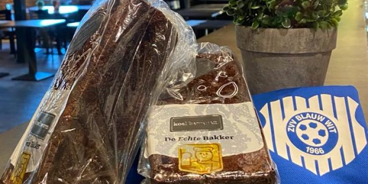 Jaarlijkse koekactie voor én door de jeugd van Blauw Wit ’66 groot succes nijkamp blauwwit 
