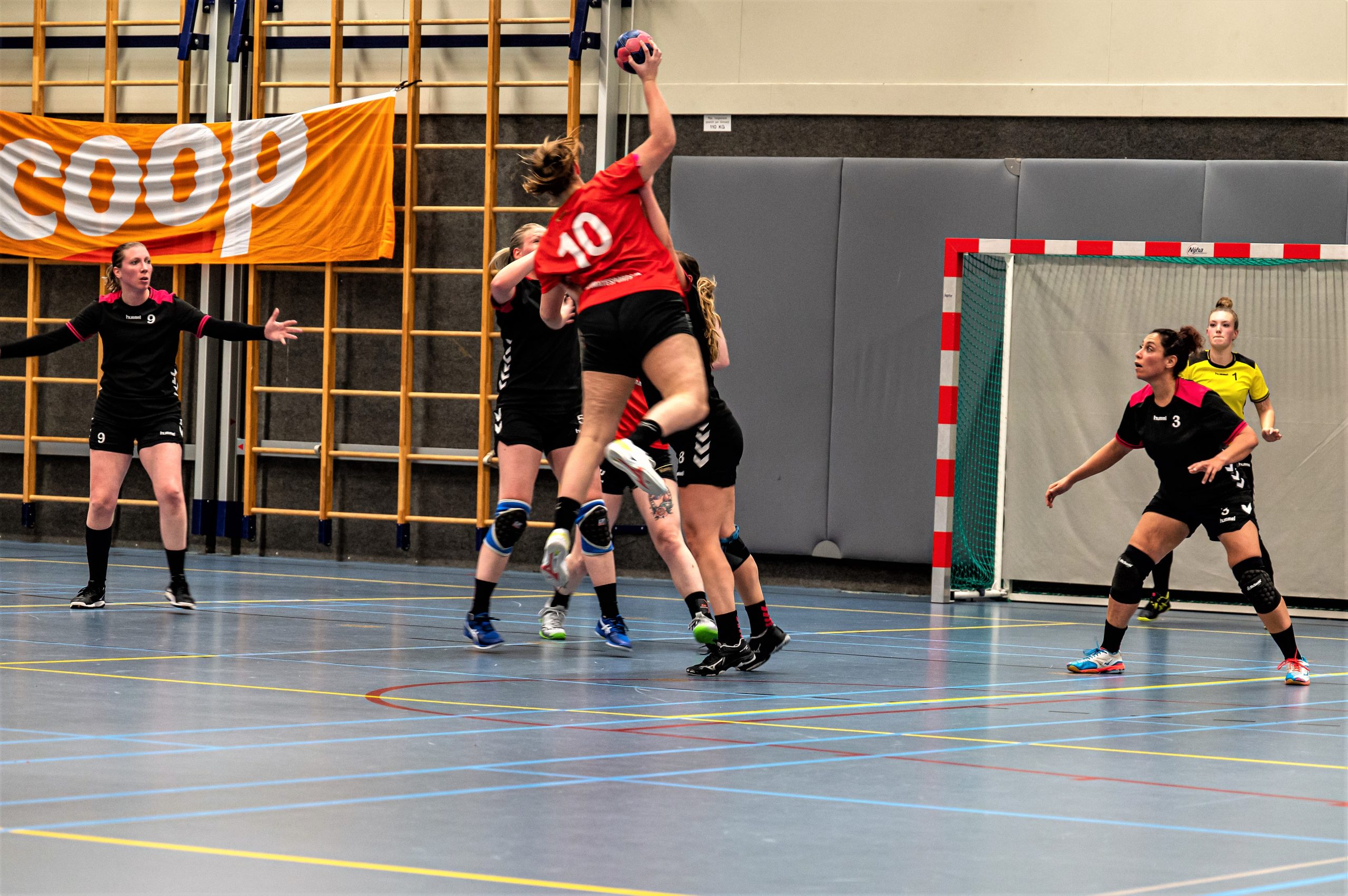 Handbaldames winnen de topper tegen ESCA hv holten 