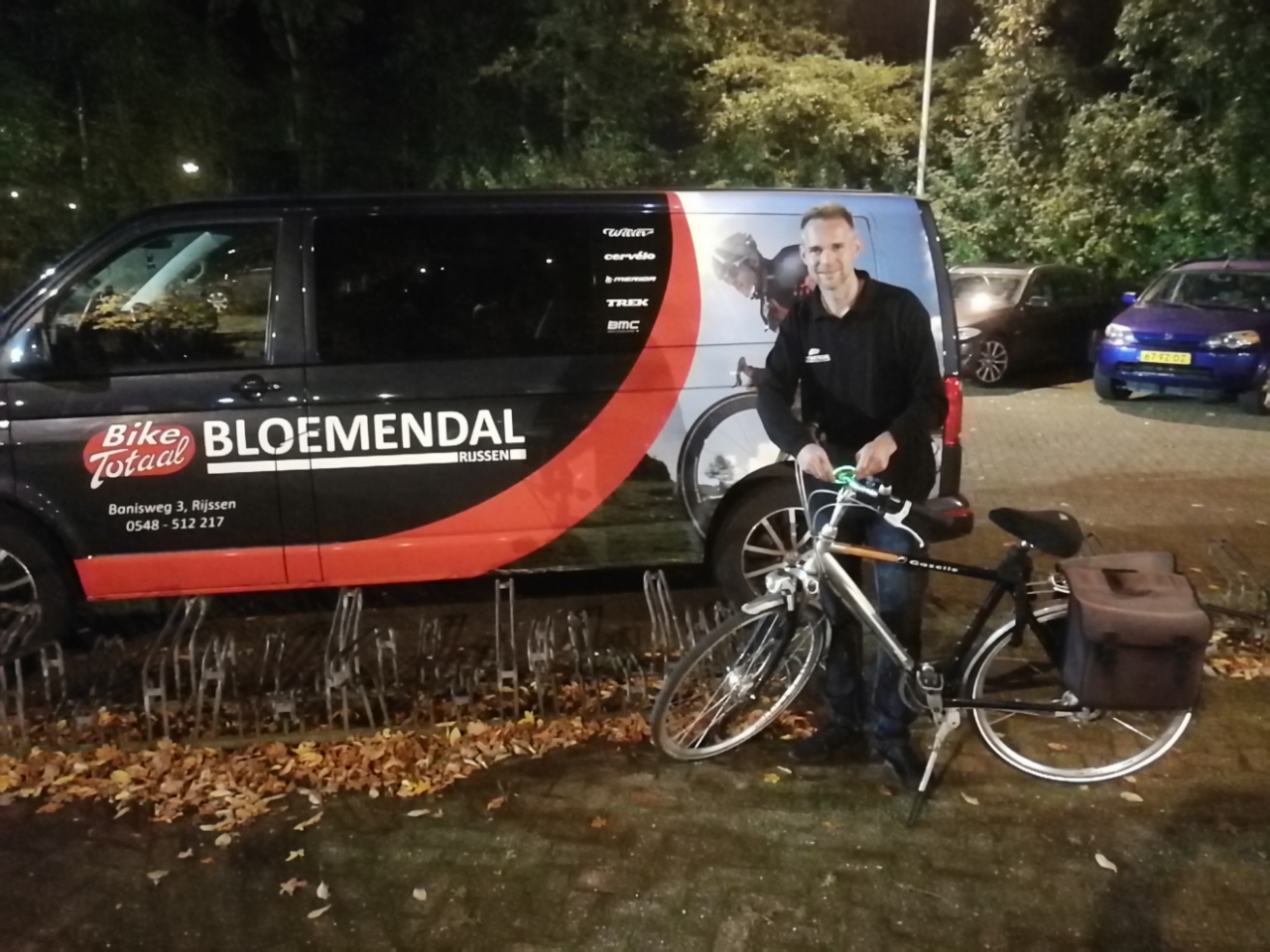 Zeer geslaagde fietsverlichtingsactie Biketotaal Bloemendal en V.V.Holten vvholten 