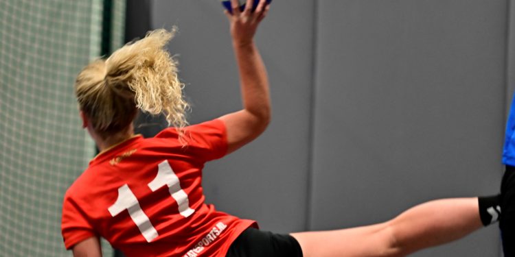 Handbaldames blijven in Schalkhaar ook ongeslagen hv holten 