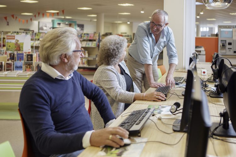 De Bibliotheek Rijssen-Holten zoekt vrijwilligers bibliotheek 
