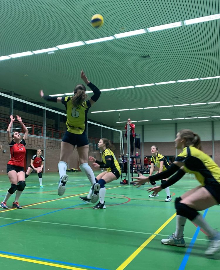 Eerste winst volleybal dames 1 na lockdown mintonette 