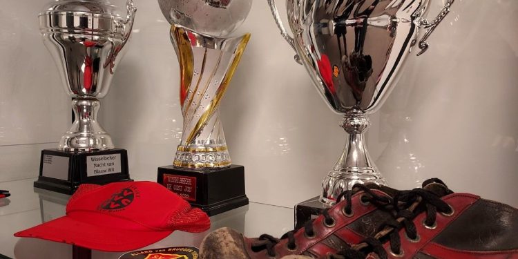Expositie ‘100 jaar V.V. Holten’ in Oudheidkamer Hoolt’n voetbal oudheidkamer mac corona 