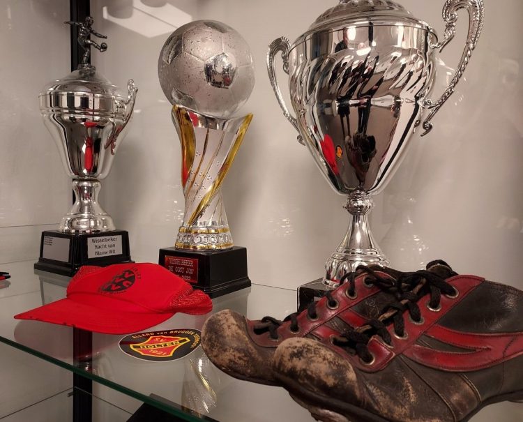 Expositie ‘100 jaar V.V. Holten’ in Oudheidkamer Hoolt’n voetbal oudheidkamer mac corona 