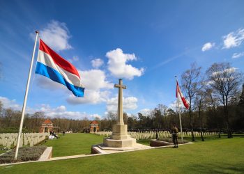 Holten op zoek voor plek gedenksteen oudheidkamer Jubileum gemeente brandweer 