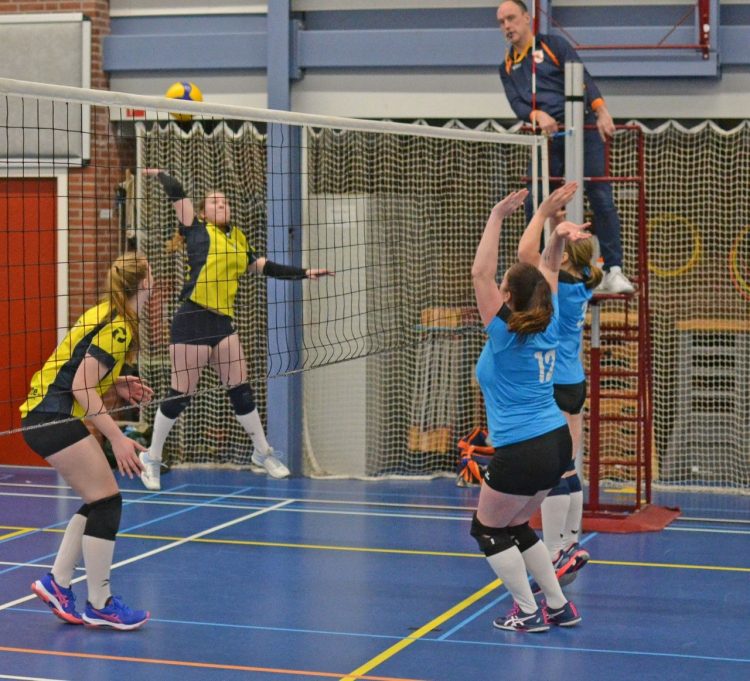 Promotie lonkt voor volleybaldames 1 mintonette 