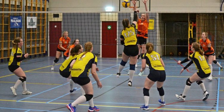 Winstreeks doorbroken in oneerlijke strijd Mintonette D1 mintonette 