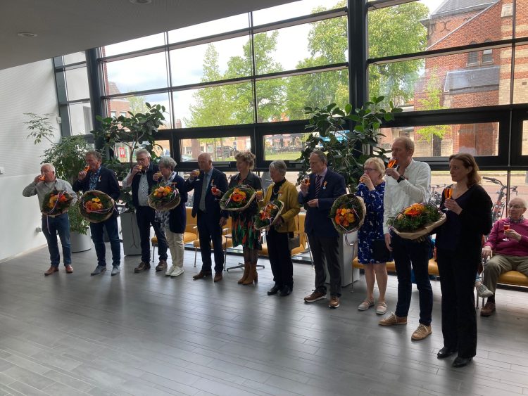 Lintjesregen Rijssen-Holten 2022 korhanen hoolter deerns gemeente diessenplas 