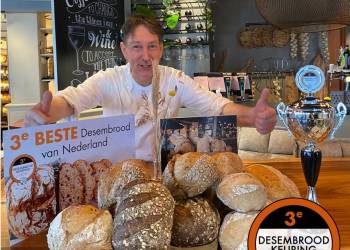 Help Supportersvereniging VV-Holten van 900 pakjes kerstkransjes af.!!! voetbal nijkamp corona atletiekvereniging 