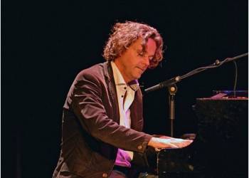 Spanjaard Baxter Cabrera wint bij elite mannen, Française is tijdens 36ste Triathlon de snelste vrouw triathlon 