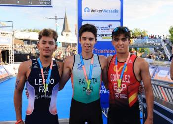 Triathlon krijgt Nederlandse winnares bij de junioren, Portugees is in Holten de snelste man triathlon 