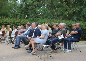 OBS de Haarschool uit Holten opent de Kinderboekenweek op spectaculaire wijze. kinderboekenweek haarschool dondertman 