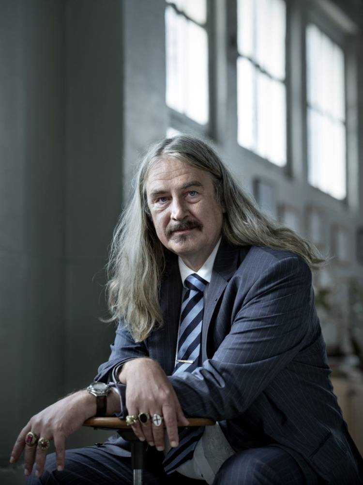 Schrijver Ilja Leonard Pfeijffer in Kulturhus Holten kulturhus bibliotheek 