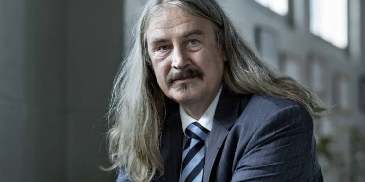 Schrijver Ilja Leonard Pfeijffer in Kulturhus Holten kulturhus bibliotheek 