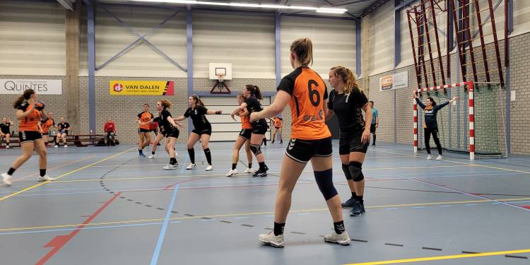 Verdiende zege van medekoploper Angeren op Holten hv holten 