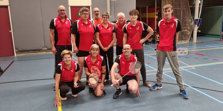 Badminton Recreantenteam 1 en team 2: wie neemt revanche? 