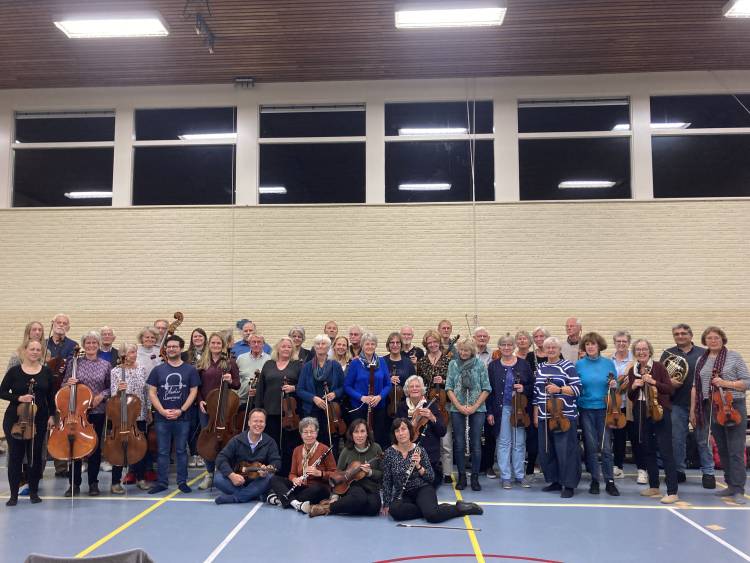 Vrolijk najaarsconcert Koninklijk Symphonie Orkest Cecilia met als soliste violist Mira Foro 
