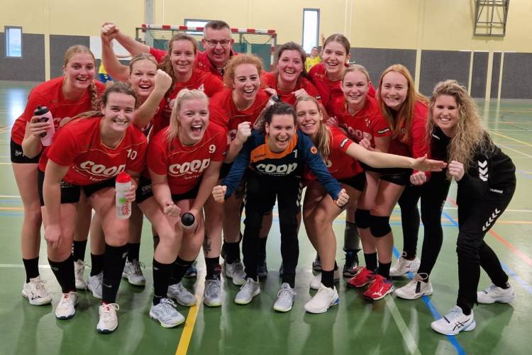 Holtense handbaldames pakken in Nijmegen de eerste punten 