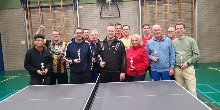 Rik Stoevenbelt en Laura van der Kolk Holtens Kampioen bij Recreanten Tafeltennis 