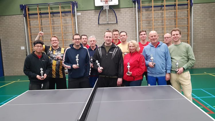 Rik Stoevenbelt en Laura van der Kolk Holtens Kampioen bij Recreanten Tafeltennis 