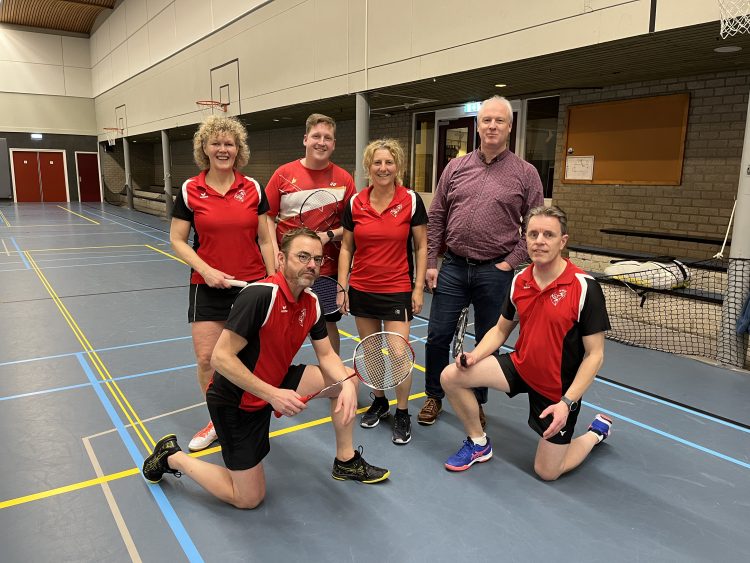 Eerste team van Badminton Club Holten zet kampioensrace door in 2023 badmintonclub 